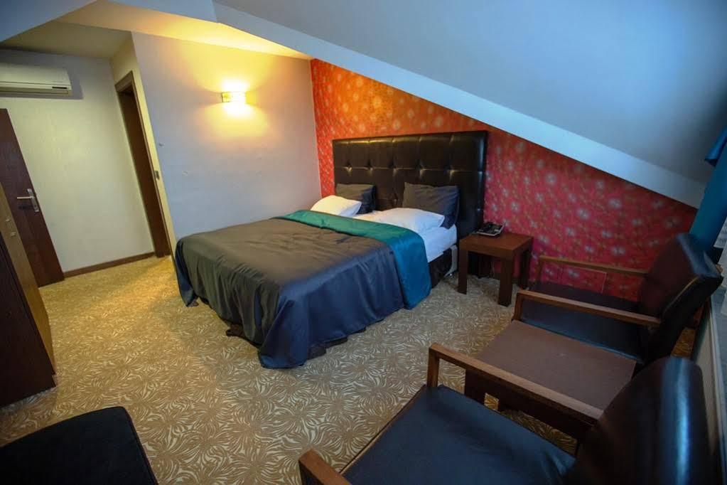Highway Otel Elmalık Eksteriør bilde