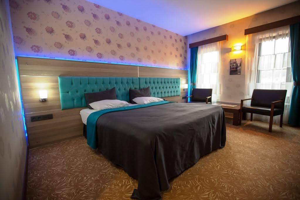 Highway Otel Elmalık Eksteriør bilde