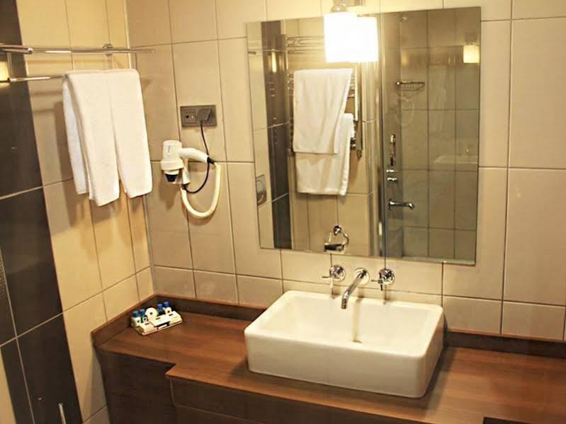 Highway Otel Elmalık Eksteriør bilde