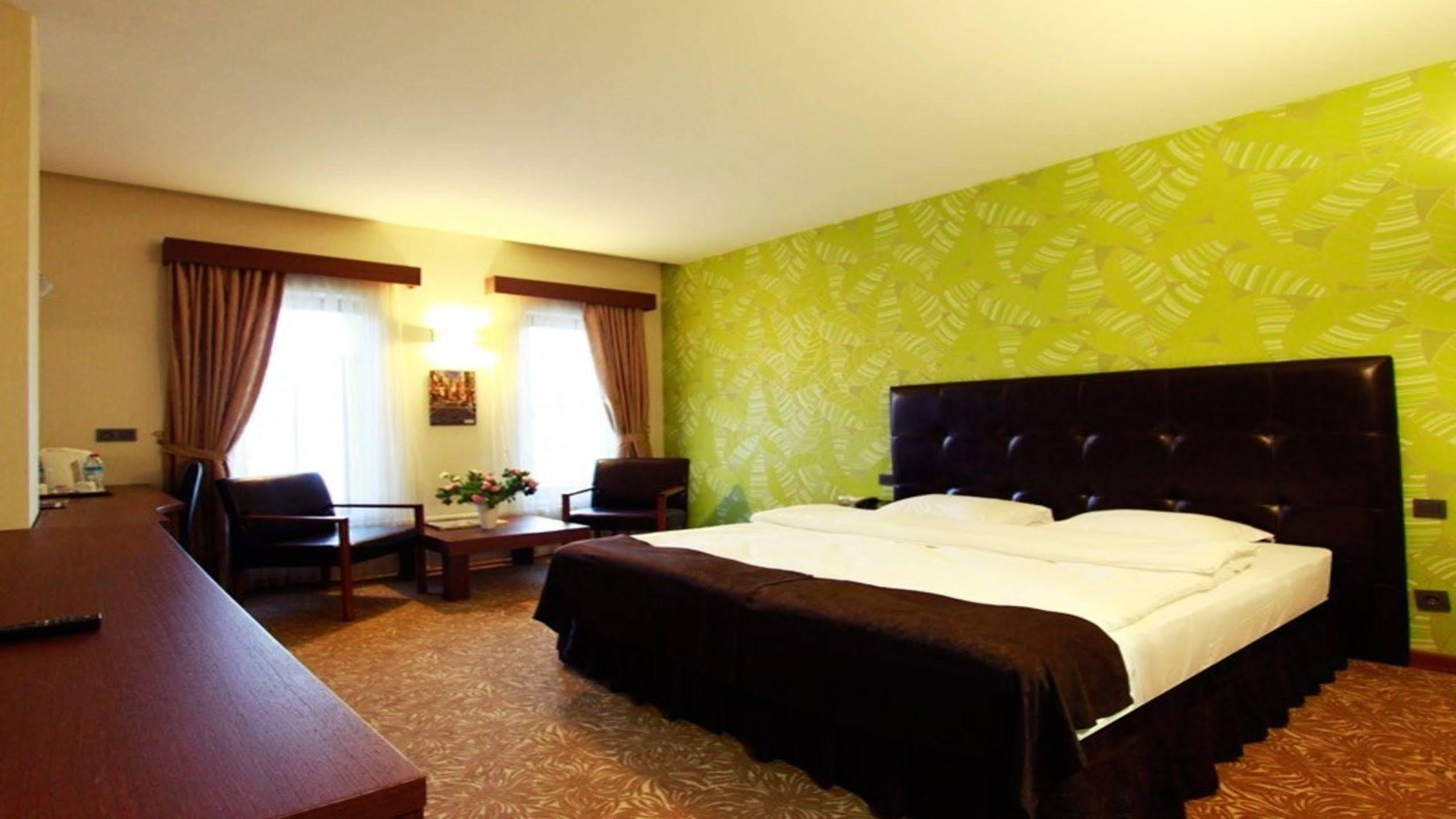 Highway Otel Elmalık Eksteriør bilde